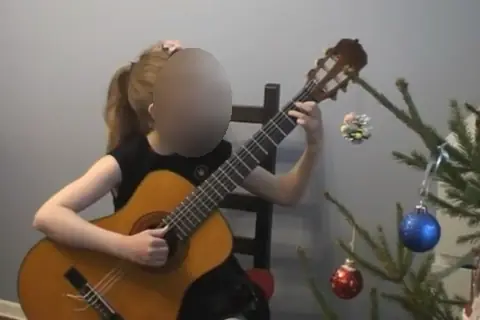 Акустическая гитара