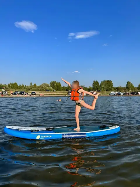 Доска на воде