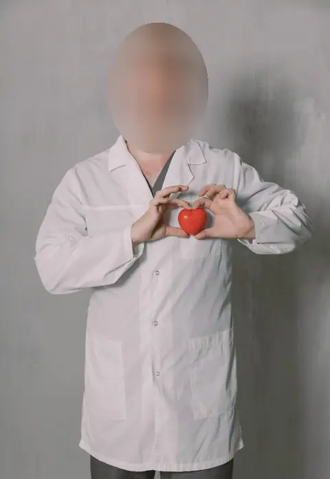 Врачи