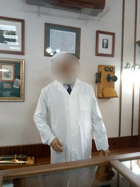 Врачи