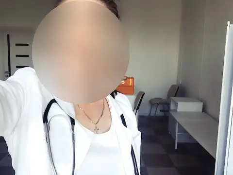 Врачи