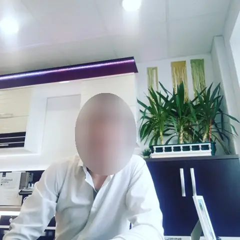 Врачи