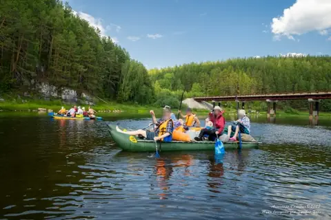 Каноэ и лодки