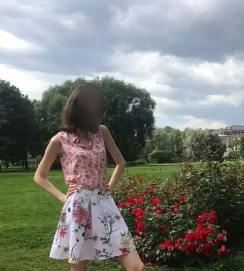 Платья